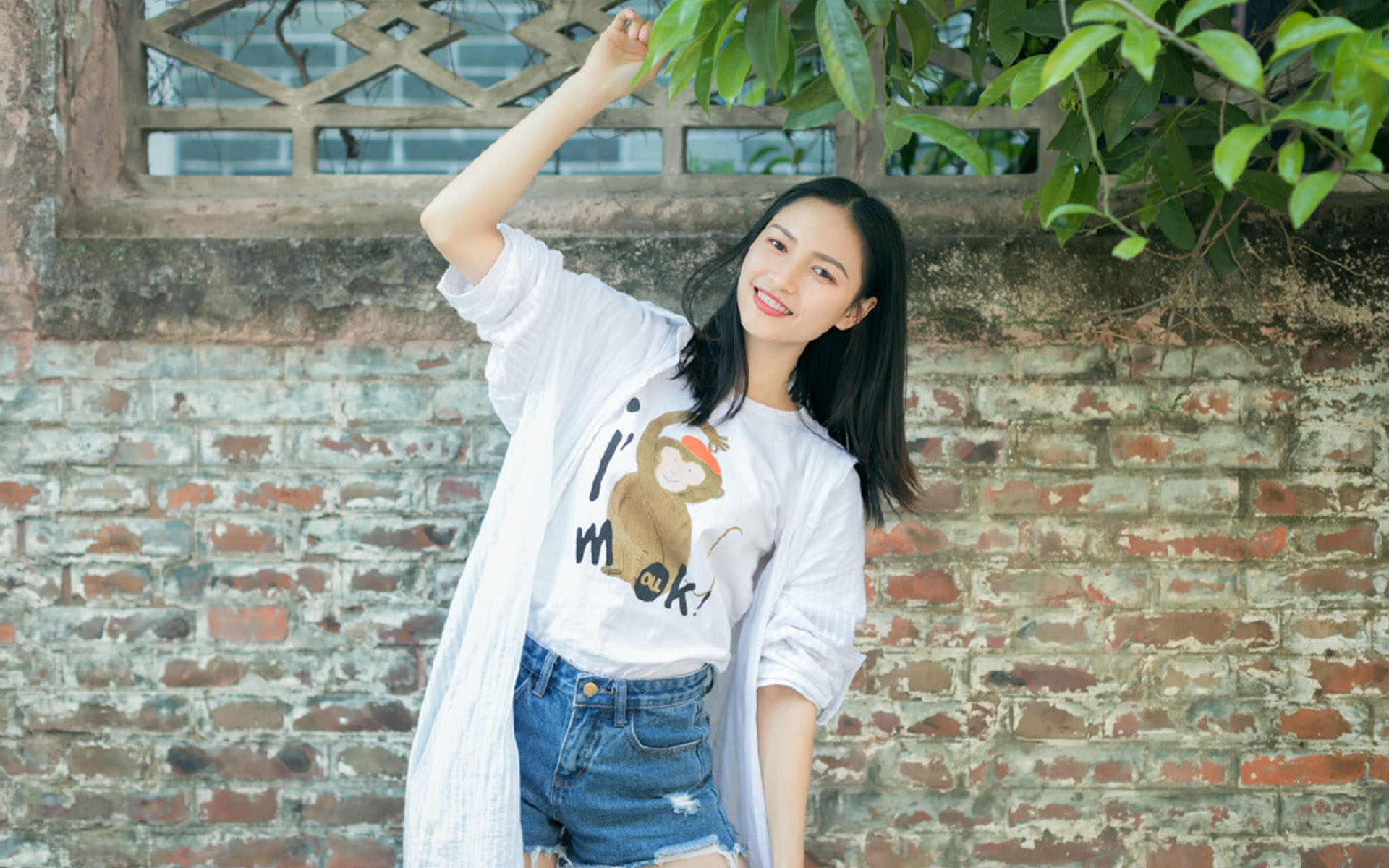 年代情感小说《旧巷人家》封面